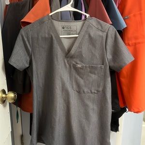 Figs one pocket scrub top.